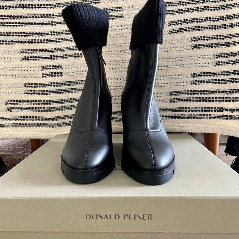 COPY - Donald Pliner Sindie 30 Stretch Zip Up Wedge Boots Size 6.5 NWT - Picture 2 of 12